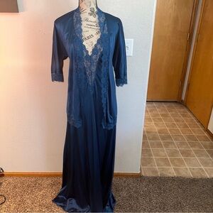 Vintage Lady Cameo Dallas Lace Nylon Long Nightgown Robe Medium Sexy Peignoir